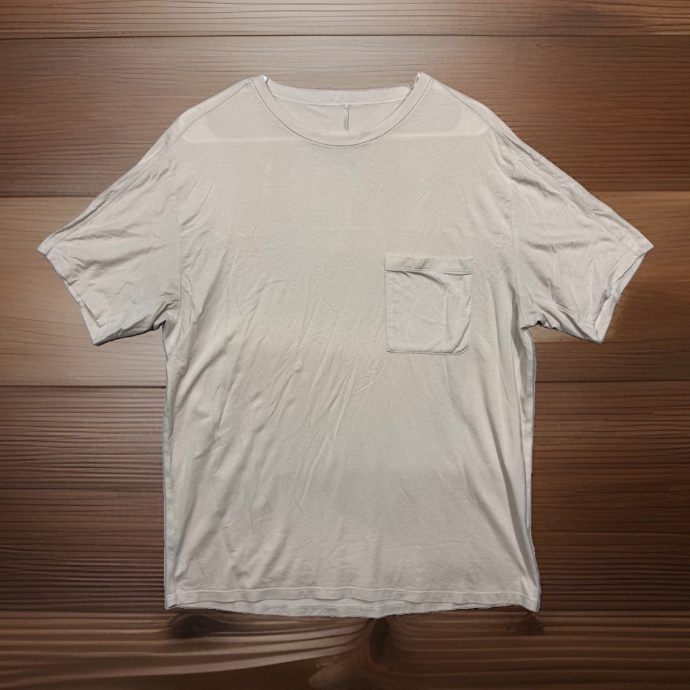 LULULEMON Mens Pocket Shirt Sz L Beige Active Gym Workout Short Sleeve